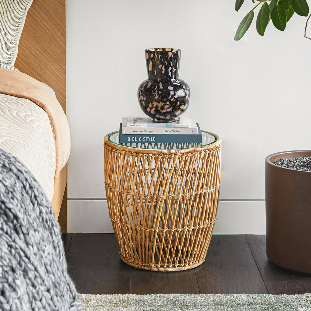 Round Wicker Side Table with Glass Top U852