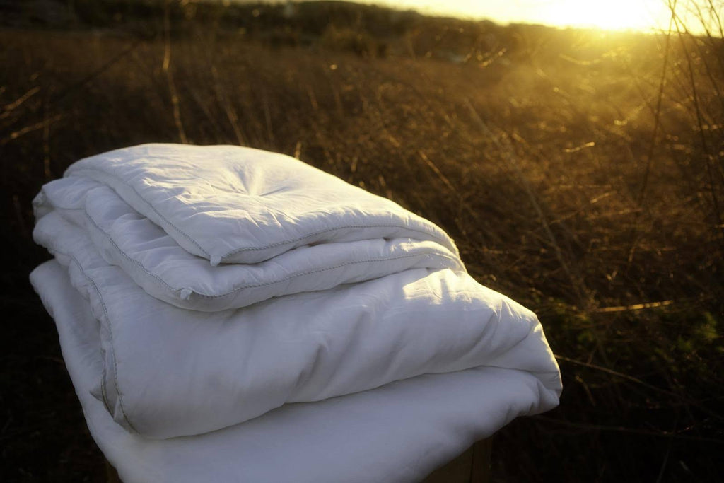 White Twin Silk Comforter E7925