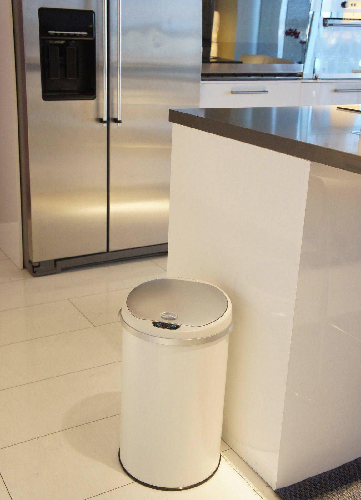 Pearl White 8 Gal Motion Sensor Trash Can E5016