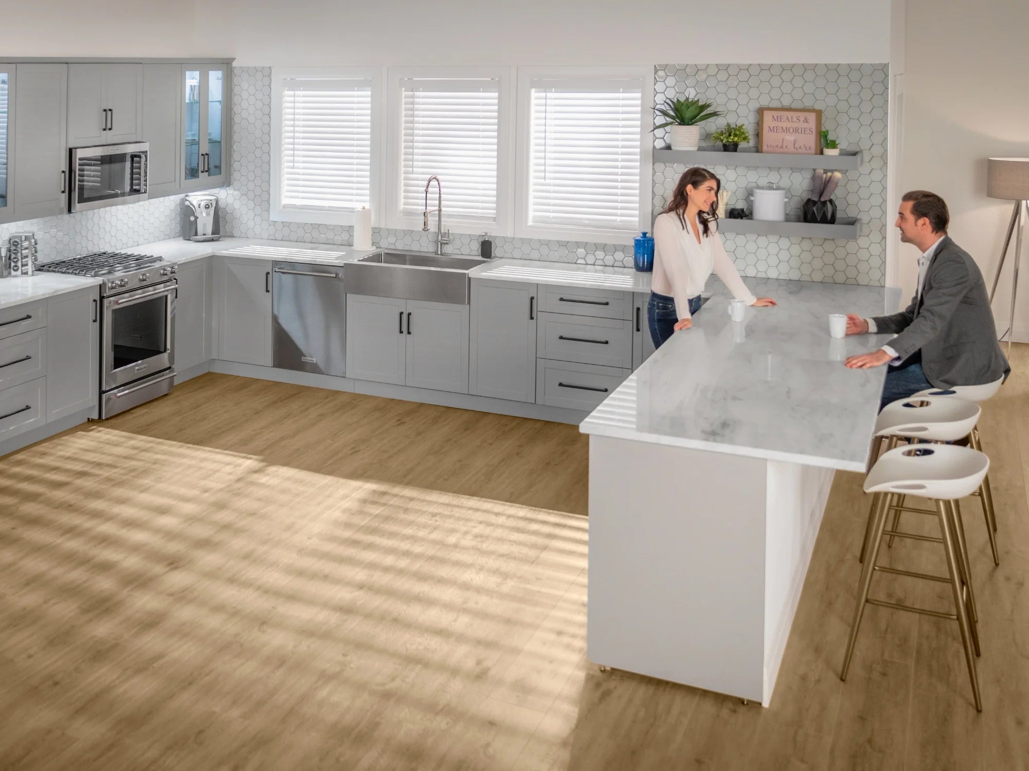 Natural Oak 5MM LVP Flooring 800 Sq ft F94412