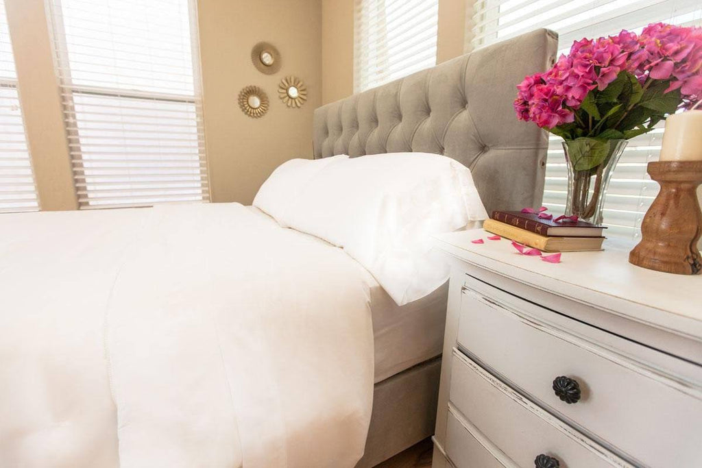 White Twin Silk Comforter E7925