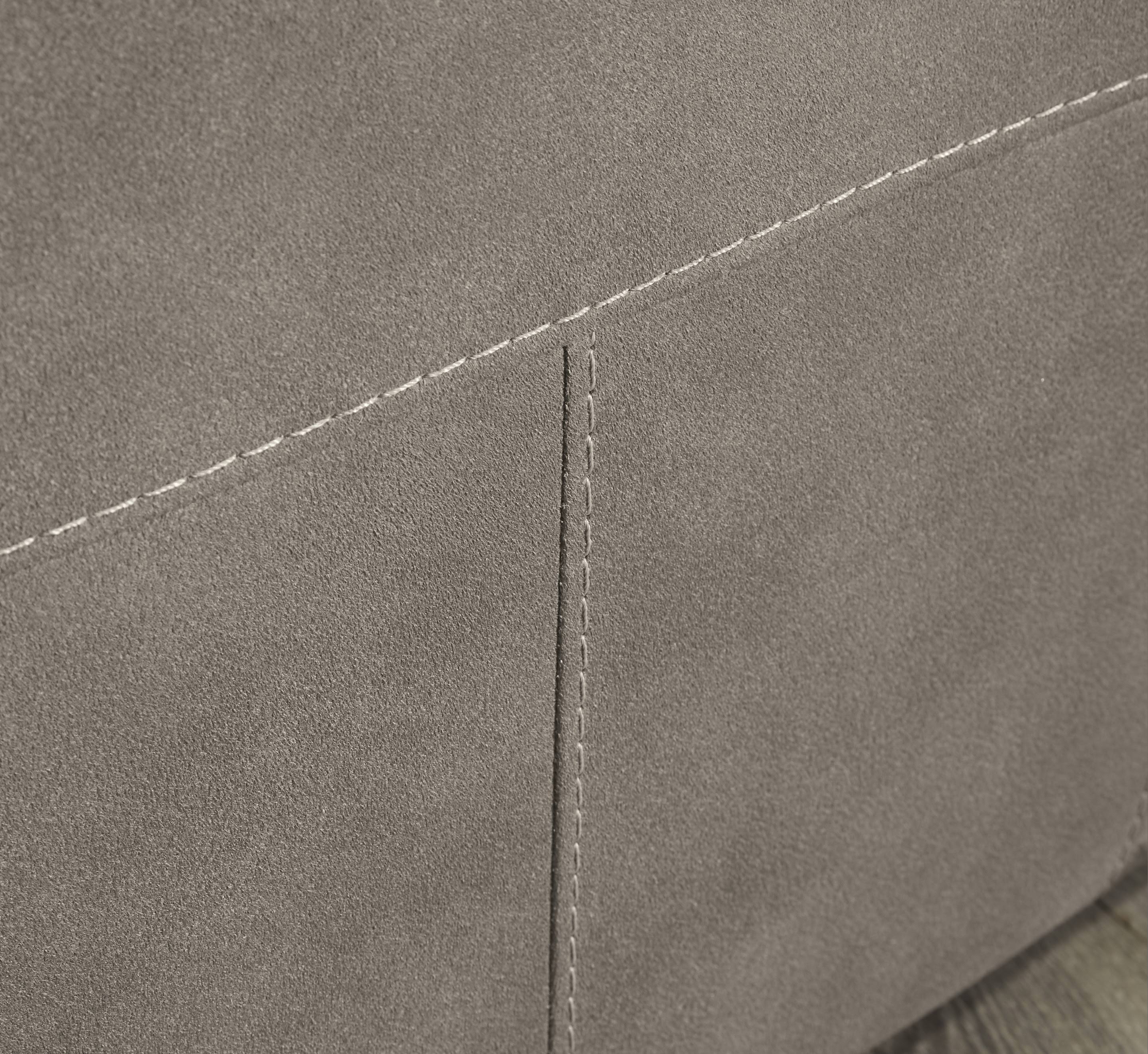 Reclining Loveseat with Console E629371