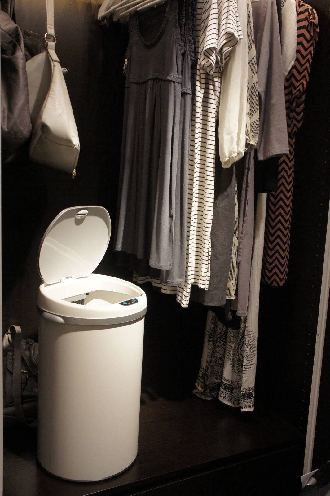 Pearl White 8 Gal Motion Sensor Trash Can E5016