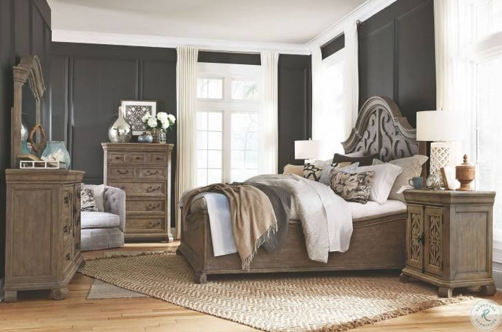 Bachelor Chest N303