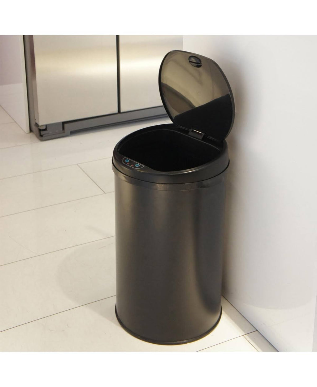Pearl White 8 Gal Motion Sensor Trash Can E5016