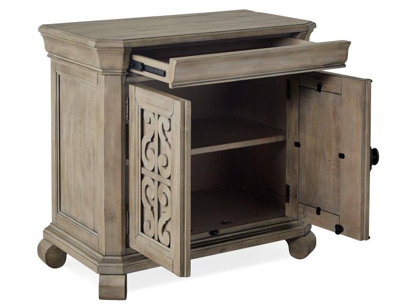 Bachelor Chest N303